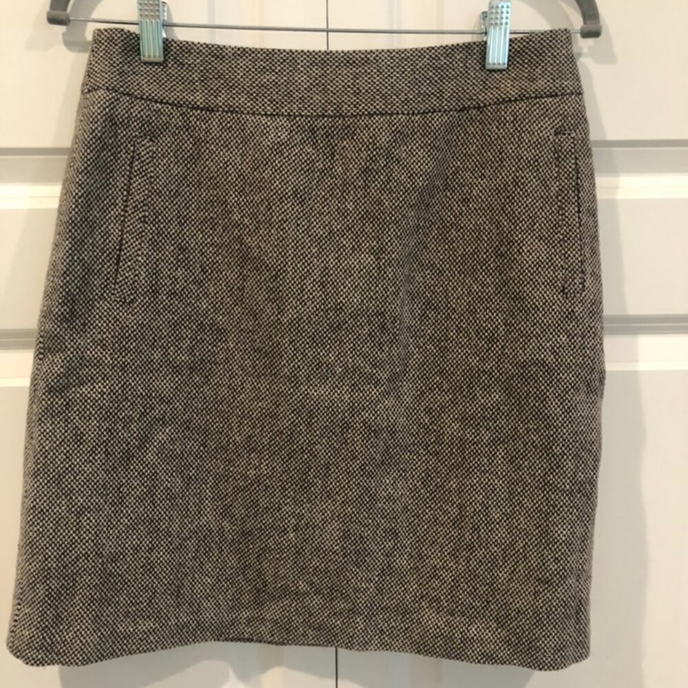 Banana Republic Wool Pencil Skirt with Pockets- Like New!